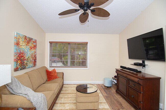 Building Photo - 8410 Brussels Way