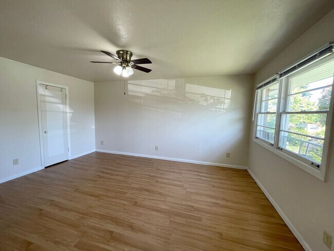 Building Photo - Charming 1 bedroom available in Woodlawn T...