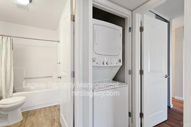 Building Photo - 145 Glenwood