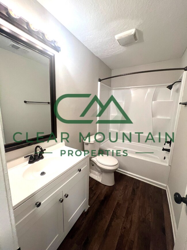 Building Photo - WINTER IS COMING! REDUCED RENT - $1799