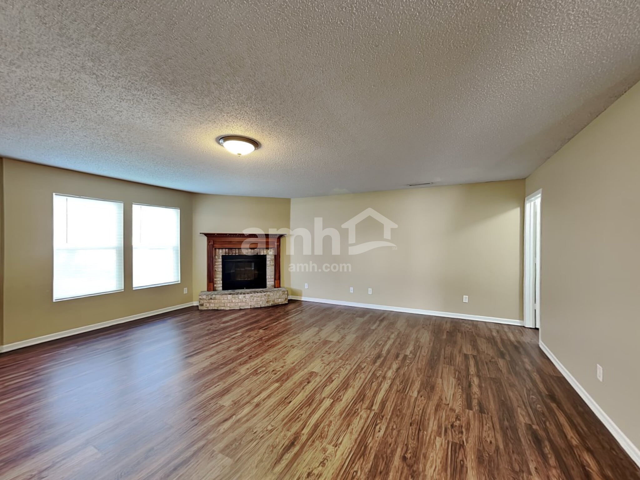 Building Photo - 202 Creekview Dr