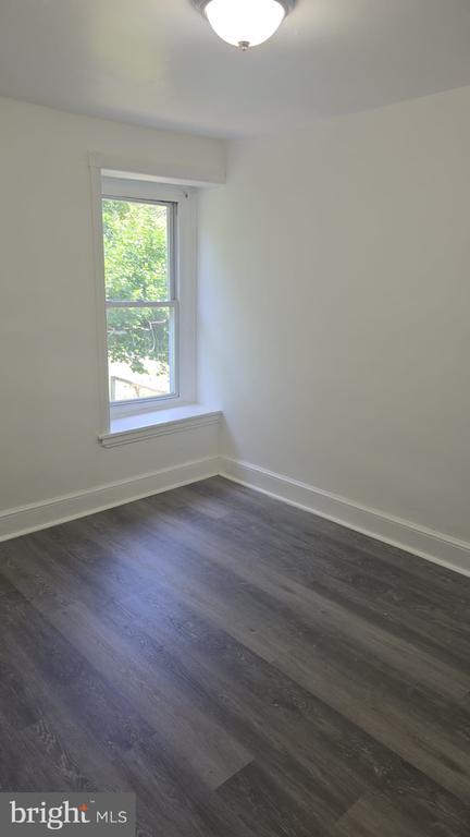 Building Photo - 485 Potterton Heights