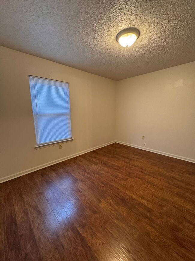 Building Photo - Top Floor Apartment for Rent in Bridgewater