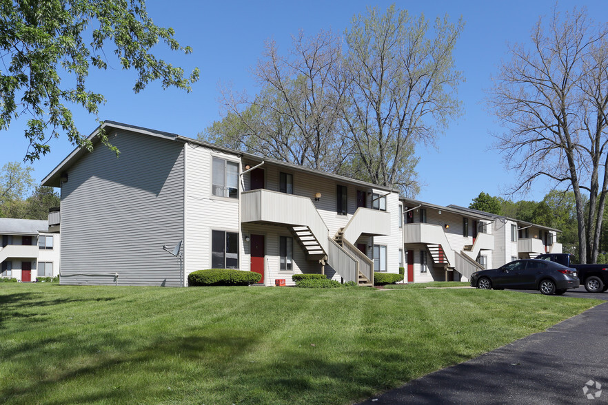 Primary Photo - Meadowbrook Lake Apartments