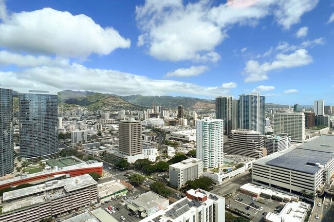 Building Photo - Luxurious Convenience in the Heart of Honolulu - Waihonua 3506