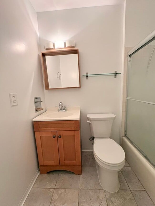 Building Photo - 2071 Golf Course Dr
