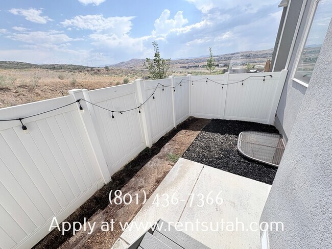 Building Photo - Lovely Santaquin Home
