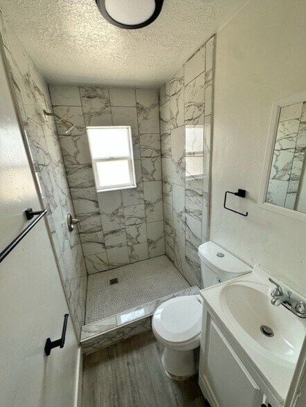 Building Photo - 500 S Main St