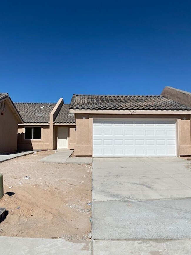 Building Photo - DESERT SKY TOWNHOME