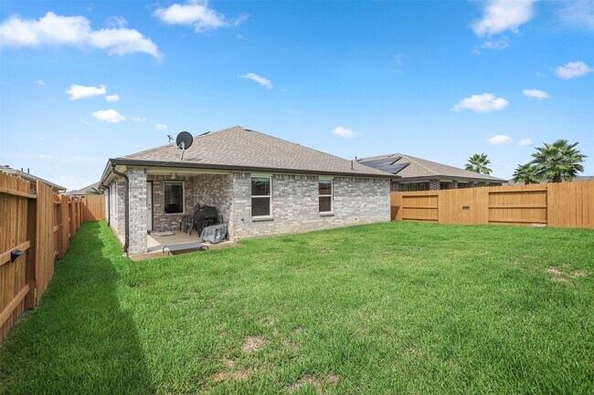 Building Photo - 2612 Golden Palms Ln