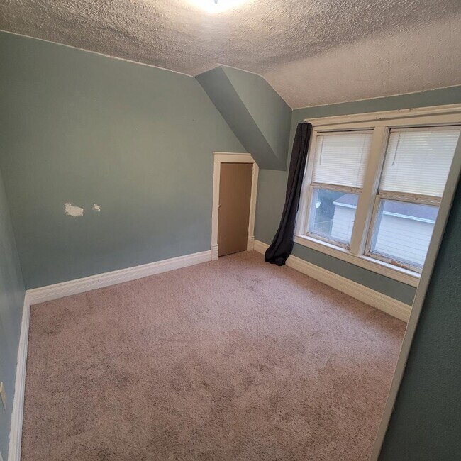 Building Photo - 825 Madison St