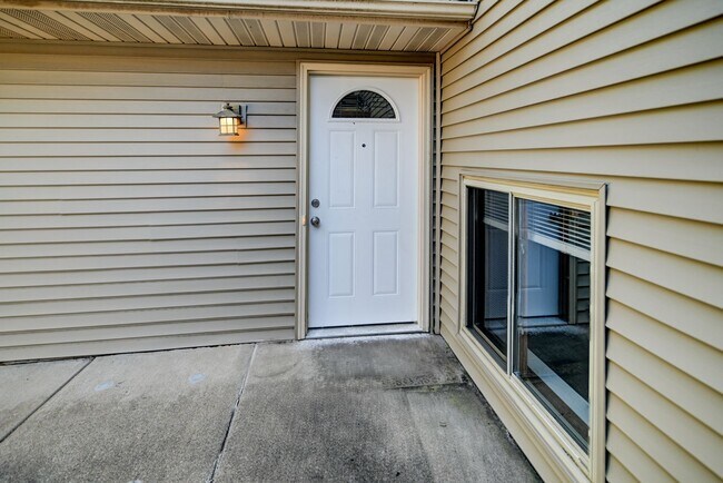 Building Photo - Broadway Drive - Sun Prairie
