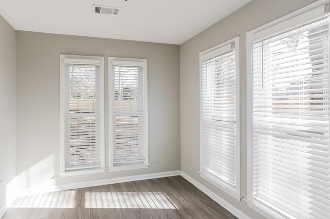 Building Photo - 4454 Westbury Dr