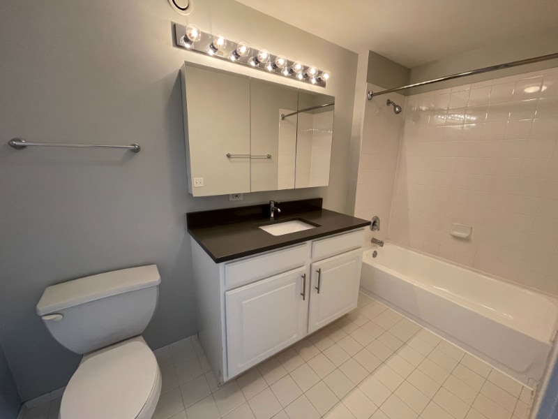 Building Photo - 16 W Grand Ave