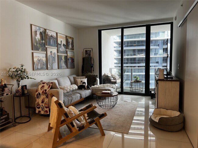 Building Photo - 1010 Brickell Ave