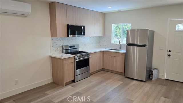 Building Photo - 642 W Glenoaks Blvd