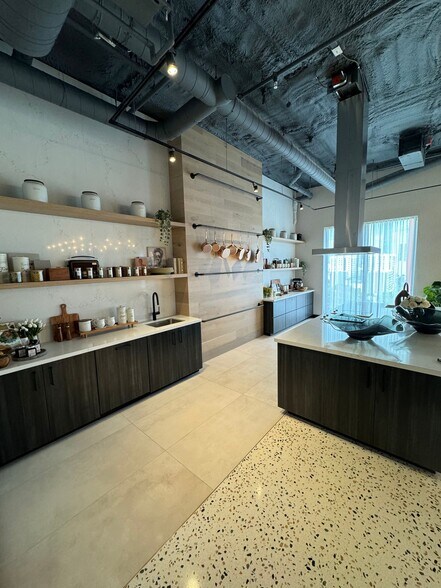 Building Photo - 122 NE 23rd St