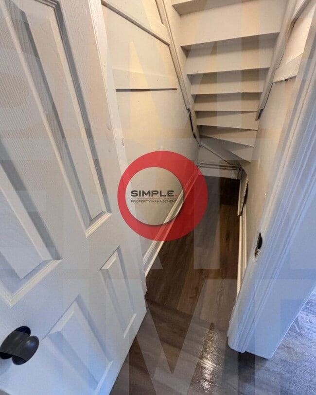 Building Photo - 3 Bedroom House