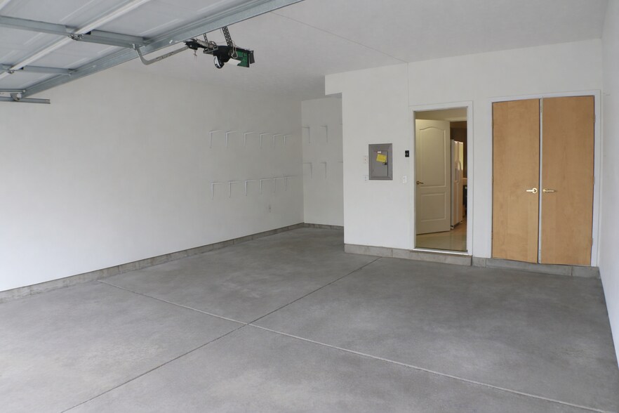 Building Photo - 3580 Sequoia Dr