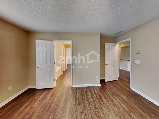 Building Photo - 607 Wallnut Hall Trl