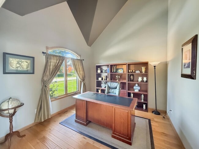 Building Photo - 443 Hilbrich Dr