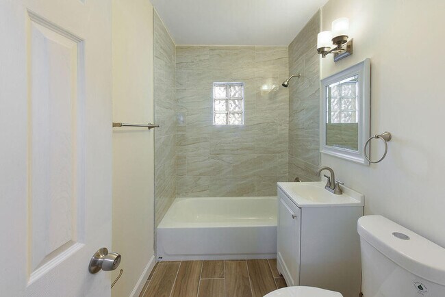 Building Photo - 710 Cayuga St