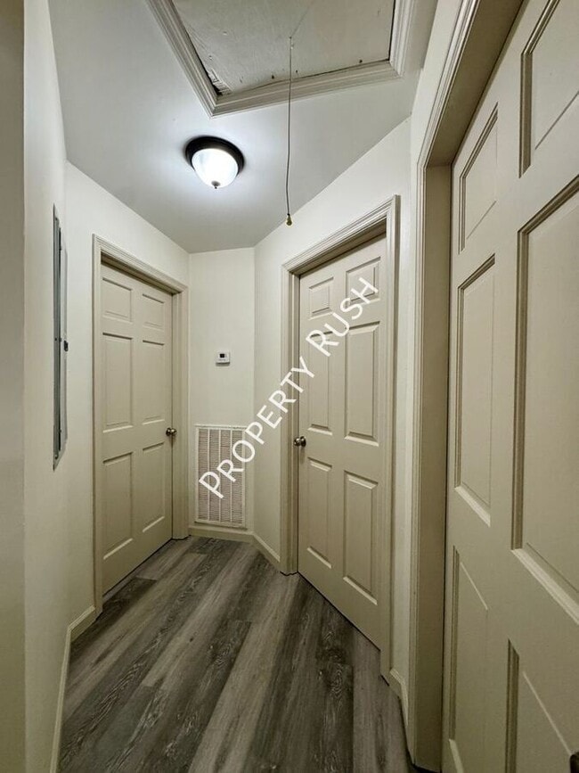 Building Photo - 1820 Tunnel Blvd