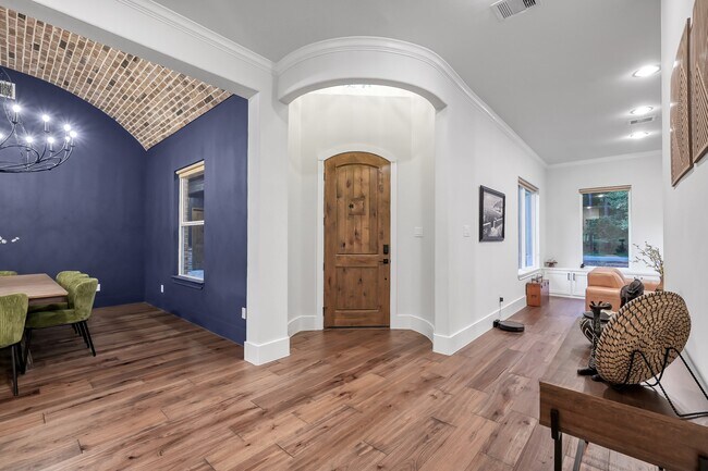 Building Photo - 15937 Stagecoach Rd