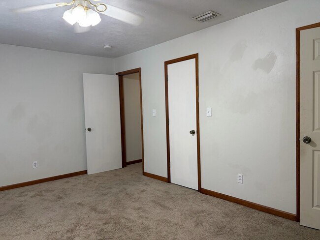 Building Photo - 3740 Donovan Dr