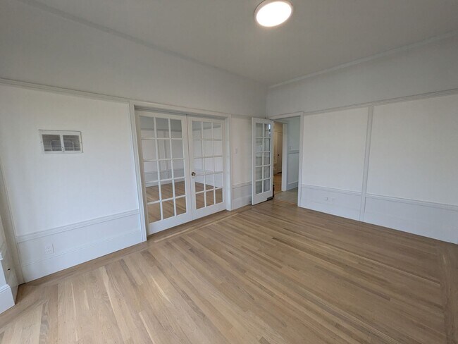 Building Photo - 1119Dol
