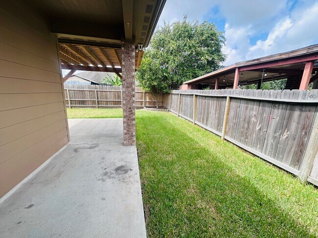 Building Photo - 6017 Tapestry Dr