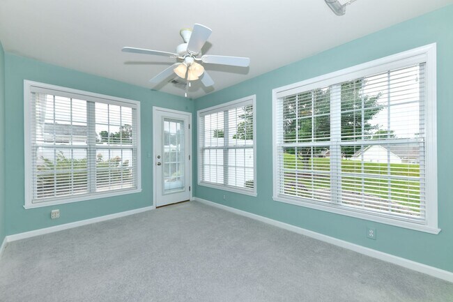Building Photo - Nice and clean townhome in Colfax