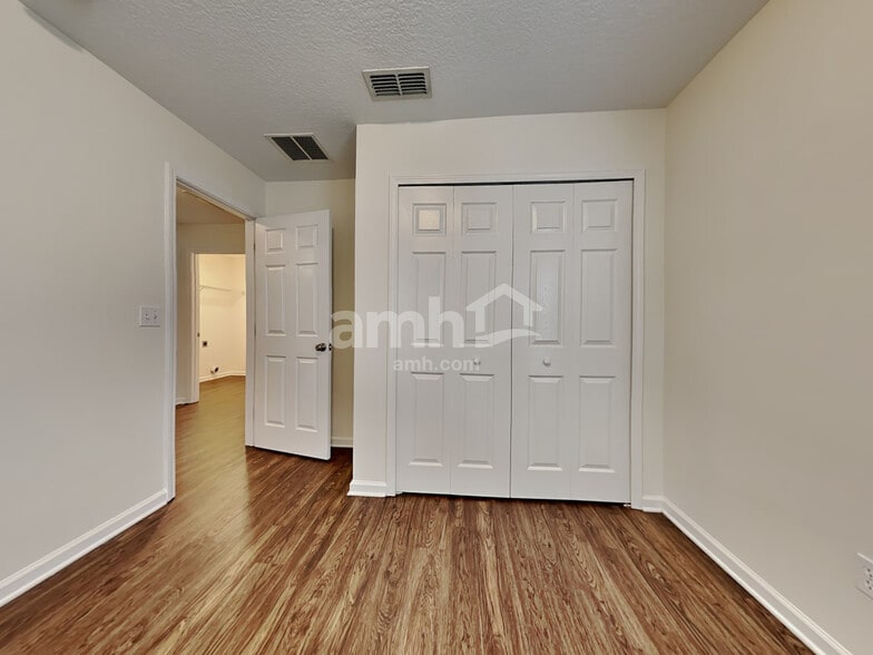 Building Photo - 587 Arborwood Dr