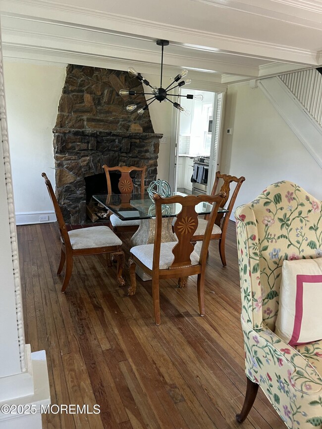 Building Photo - 404 Lake Dr