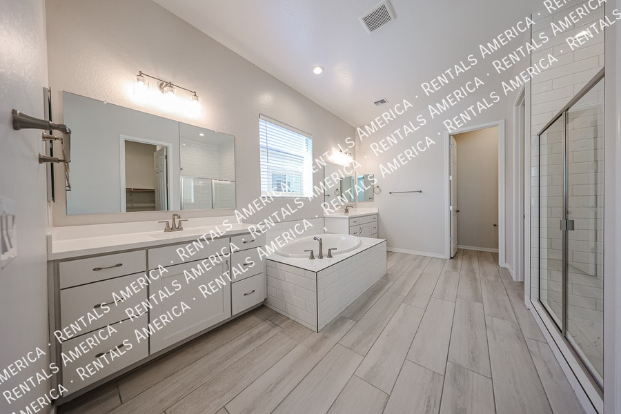 Building Photo - 4815 W Capistrano Ave