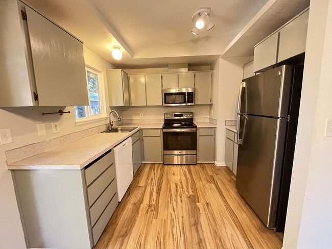 Building Photo - This Adorable 3 Bed / 2.5 Bath Ranch Style Homes Offers A Large Backyard and Beautiful Natural Li...