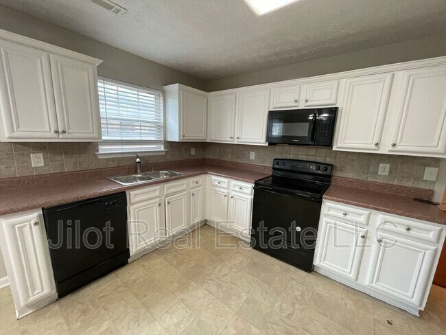 Building Photo - 700 Yukon Way