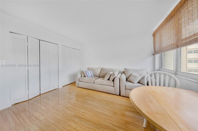 Building Photo - 1825 S Ocean Dr