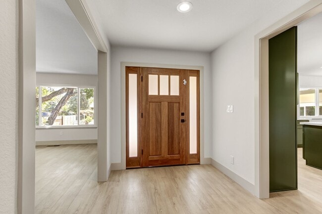Building Photo - High-End 4-Bedroom Retreat | Designer Kitchen | Resort-Style Backyard & Pool!
