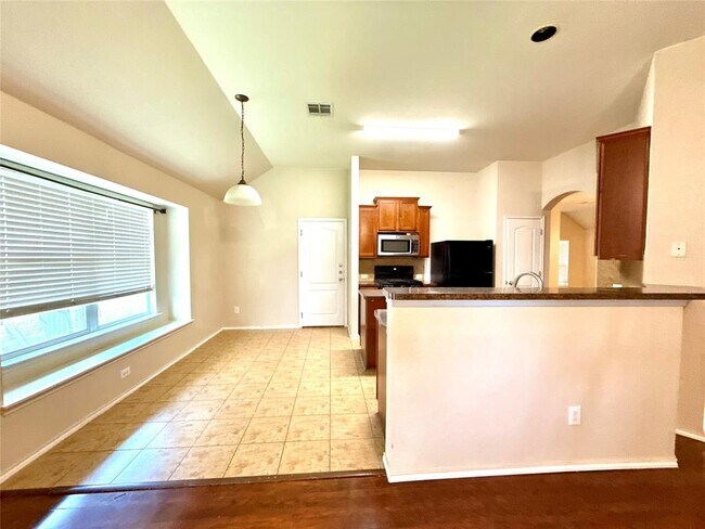 Building Photo - 1213 Rainbow Parke Dr