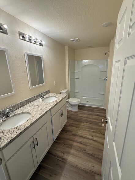 Building Photo - 9006 Meadow Cir