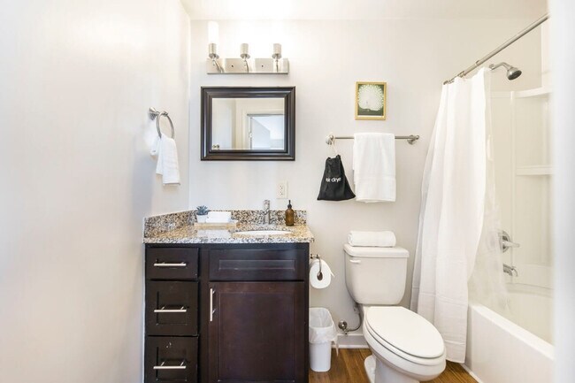 Building Photo - 401 Cherry St