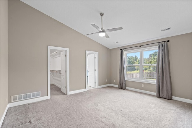 Building Photo - 5990 Tamarack Dr