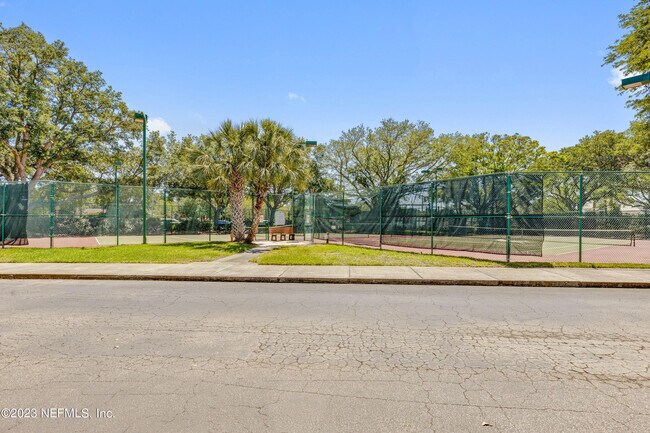 Building Photo - 5 Arbor Club Dr