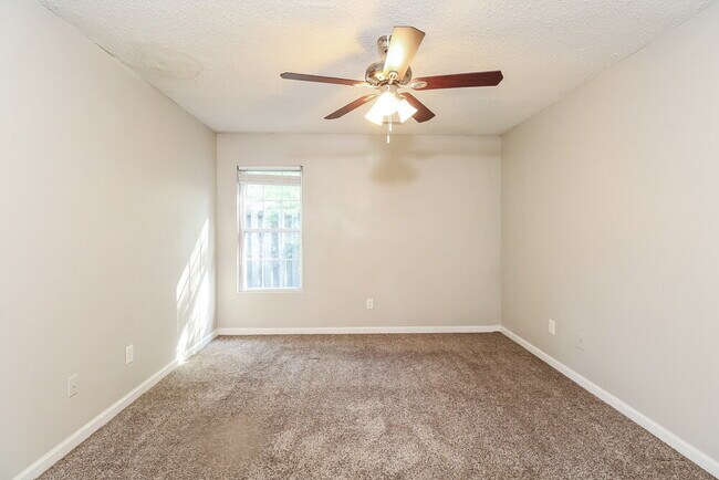 Building Photo - 1069 Park Meadow Dr