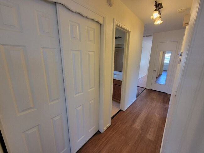 Building Photo - 3 bed in Bethany ready for new tenant!