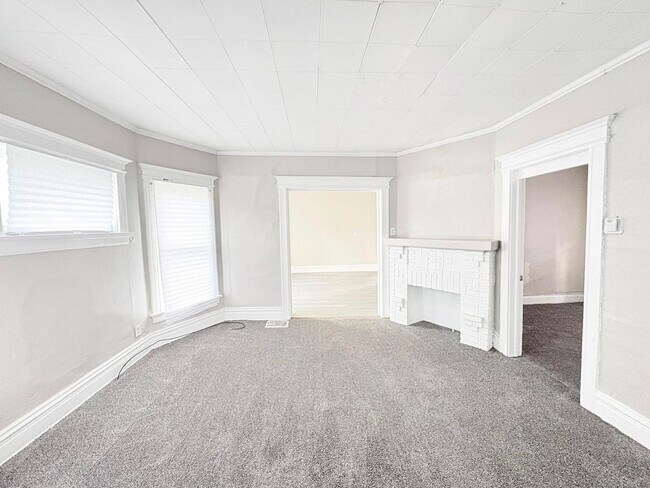 Building Photo - 42 Garfield Pl