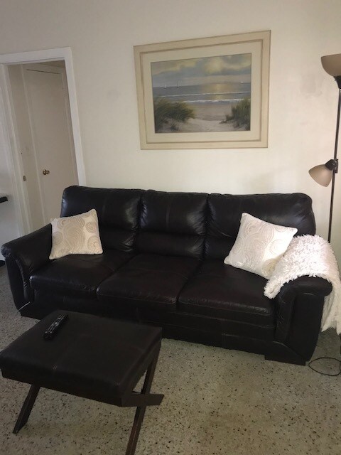 Building Photo - 10911 NE 9th Ct