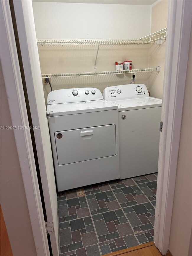 Building Photo - 9140 SW 123rd Ct