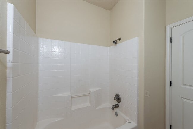 Building Photo - 3858 Oldenburg Ln